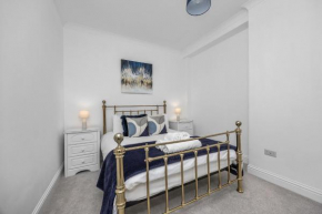2 Bedroom Flat - with King Sized Beds, Netflix and Sky - Perfect for contractors, vacation guests or those relocating